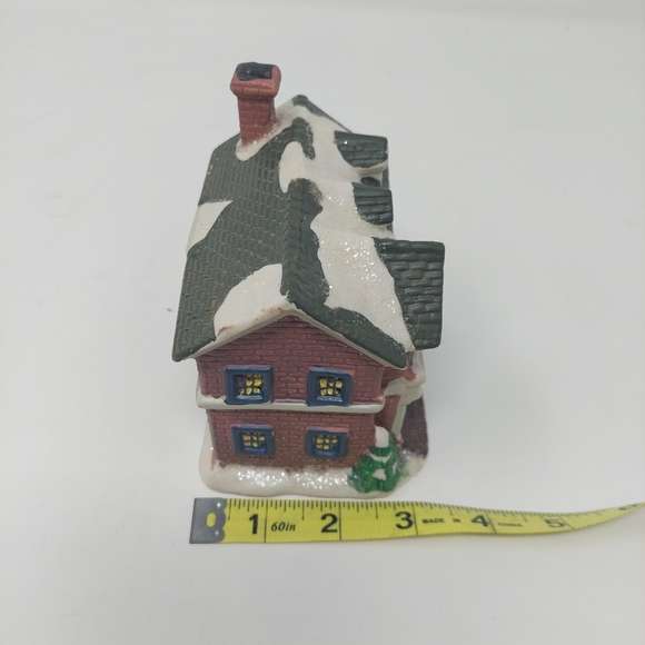 Wellington Square Christmas Village School House Porcelain Miniature Decoration - Picture 8 of 9